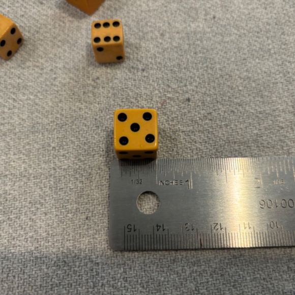 (4) Vintage Bakelite Dice - Picture 4 of 5